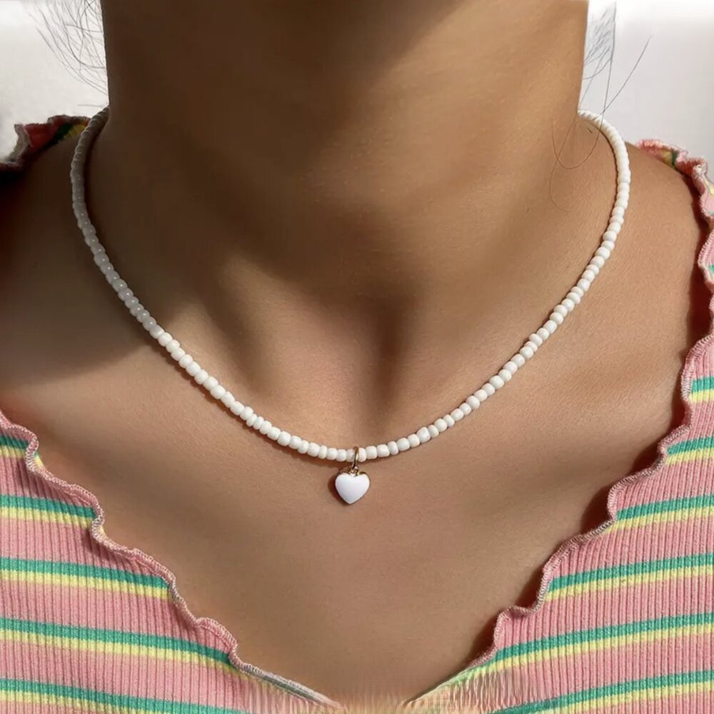 NEW Winsome White Seed Bead Beachy Heart Drop Choker Clavicle Necklace